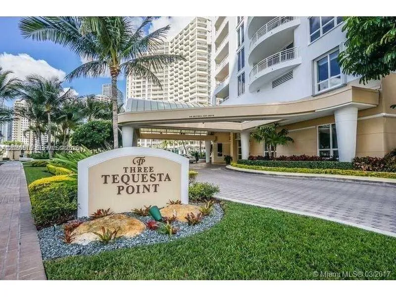 848 Brickell Key Dr #1104 Miami, FL 33131