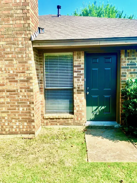 2305 Kingsford Court