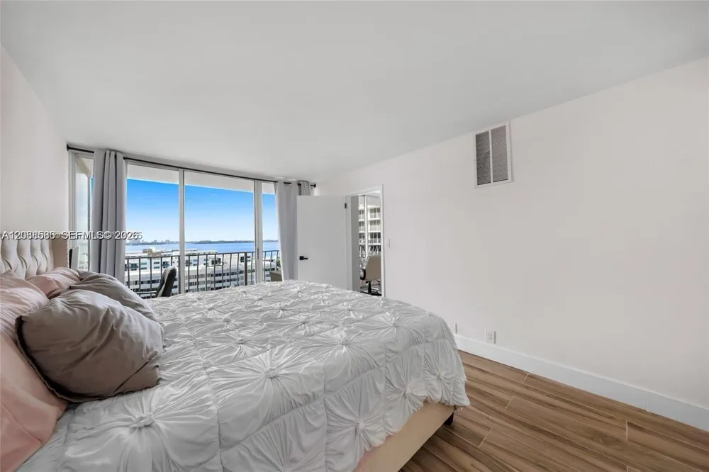 7601 E Treasure Dr #1722 North Bay Village, FL 33141
