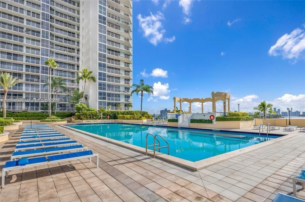 7601 E Treasure Dr #1722 North Bay Village, FL 33141