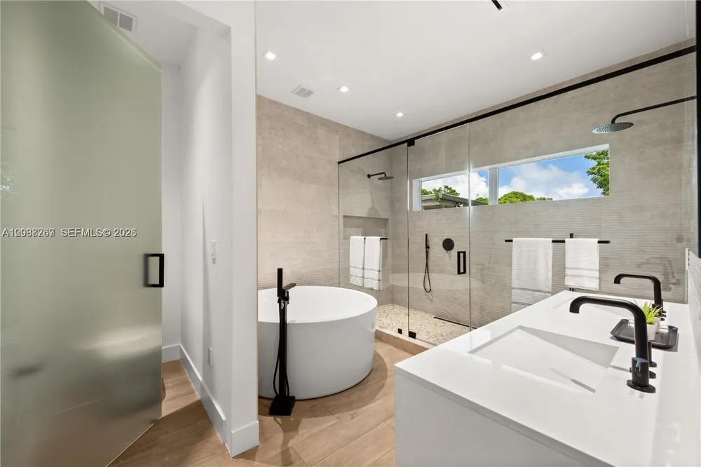 270 SW 29th Rd Miami, FL 33129