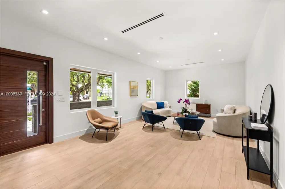270 SW 29th Rd Miami, FL 33129