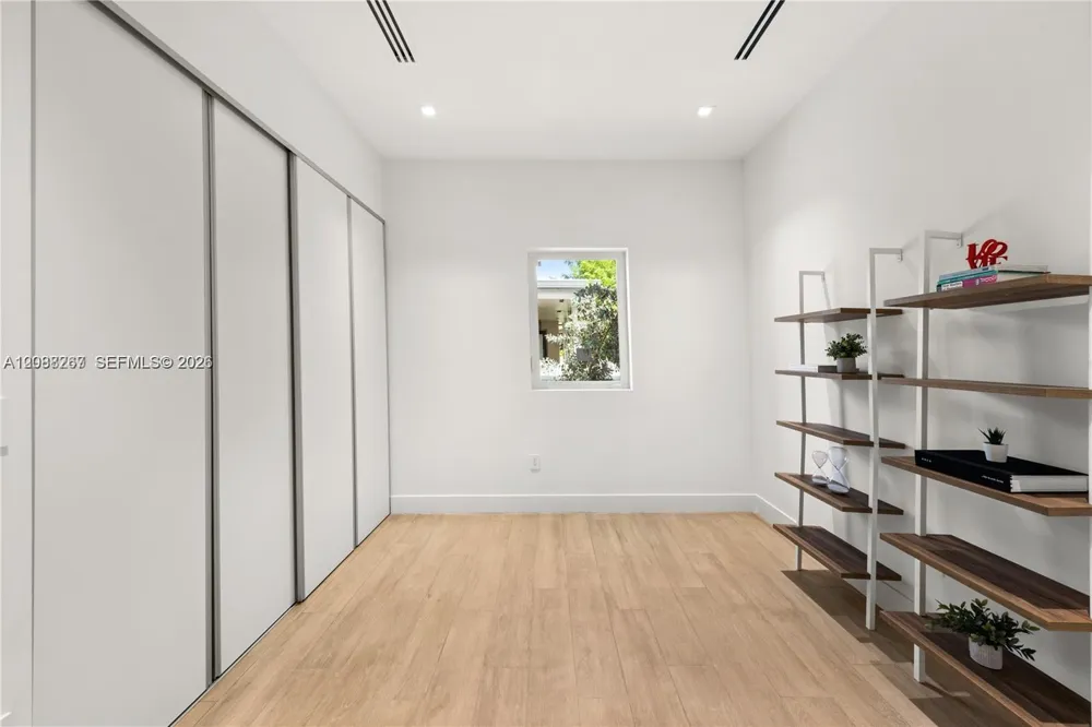 270 SW 29th Rd Miami, FL 33129