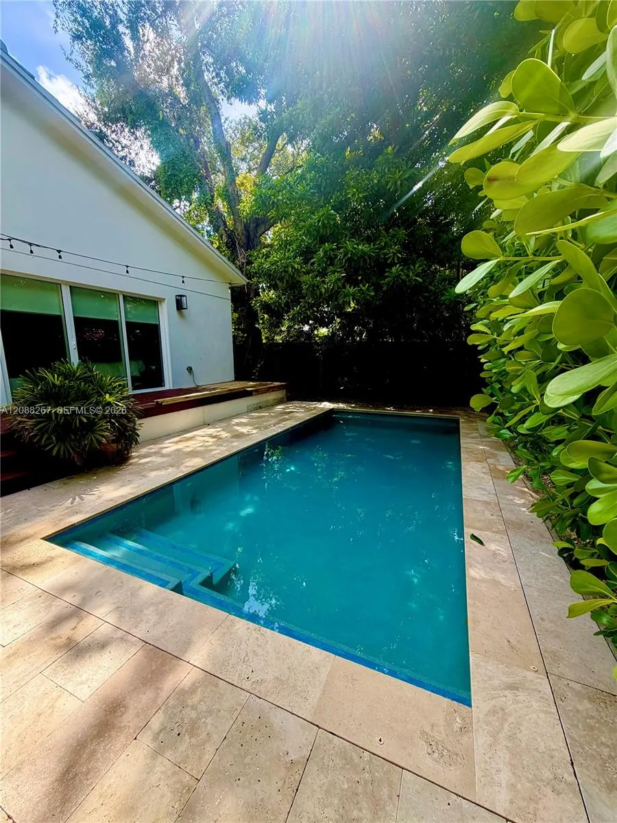 270 SW 29th Rd Miami, FL 33129