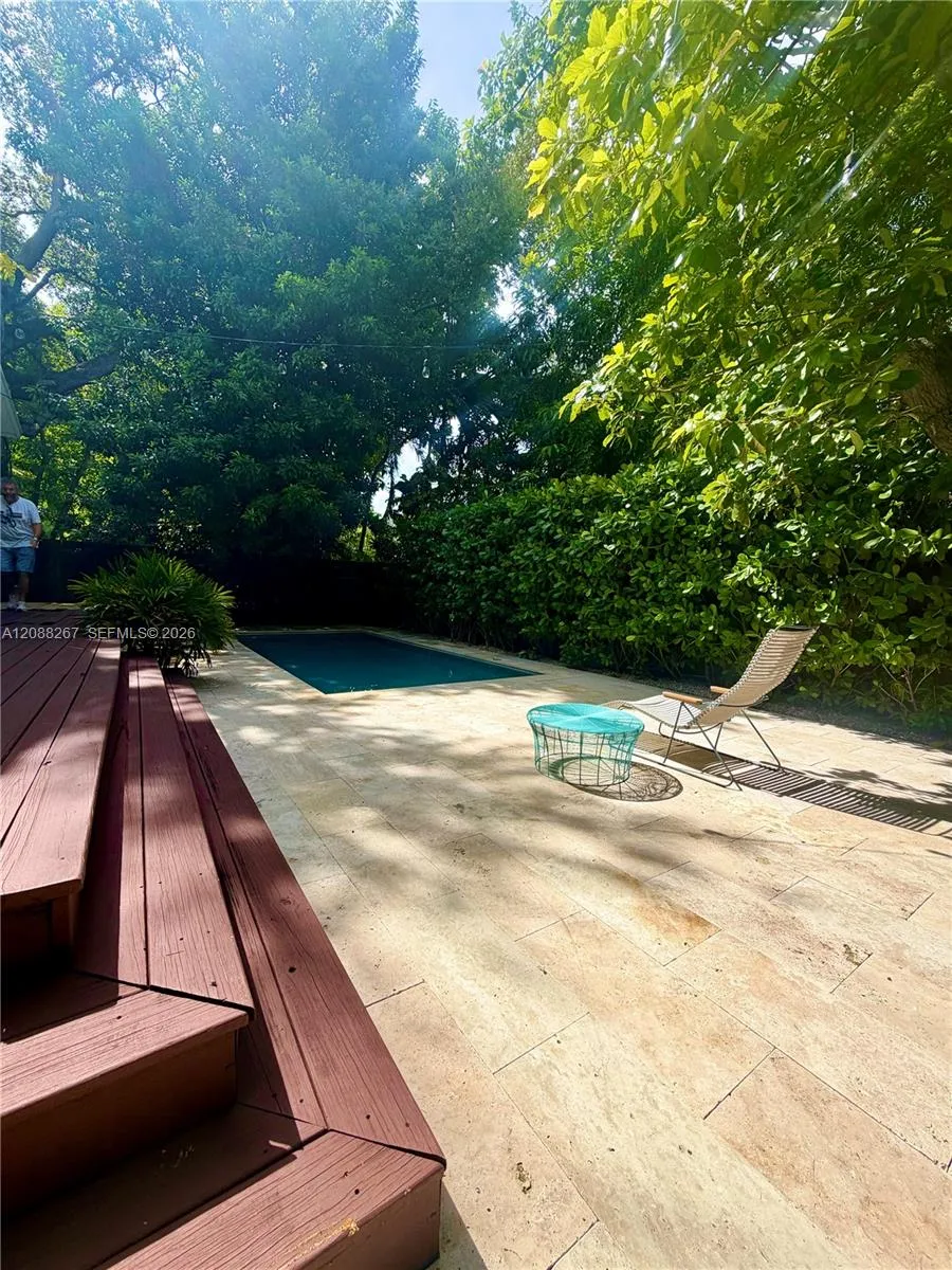 270 SW 29th Rd Miami, FL 33129