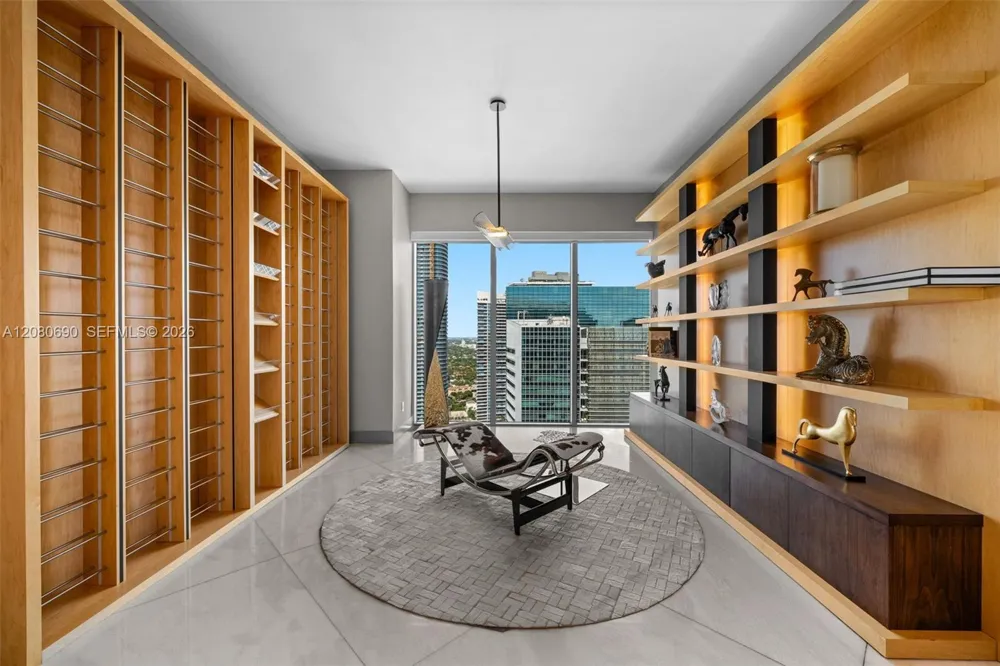 1300 Brickell Bay Dr #PH4400 Miami, FL 33131