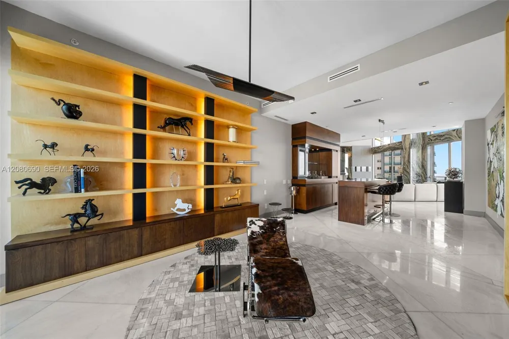 1300 Brickell Bay Dr #PH4400 Miami, FL 33131