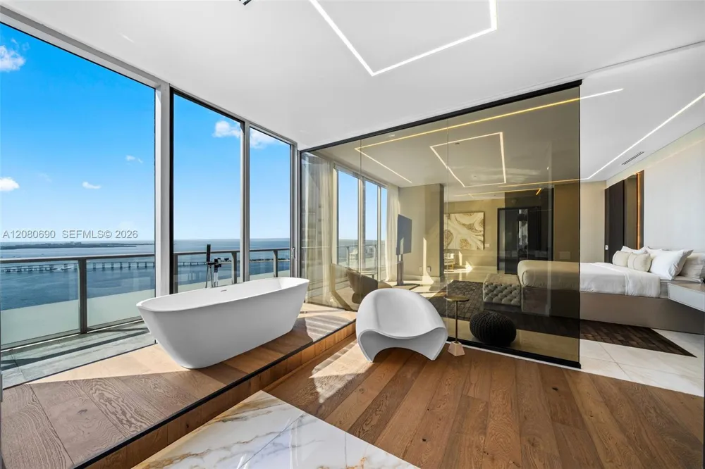 1300 Brickell Bay Dr #PH4400 Miami, FL 33131