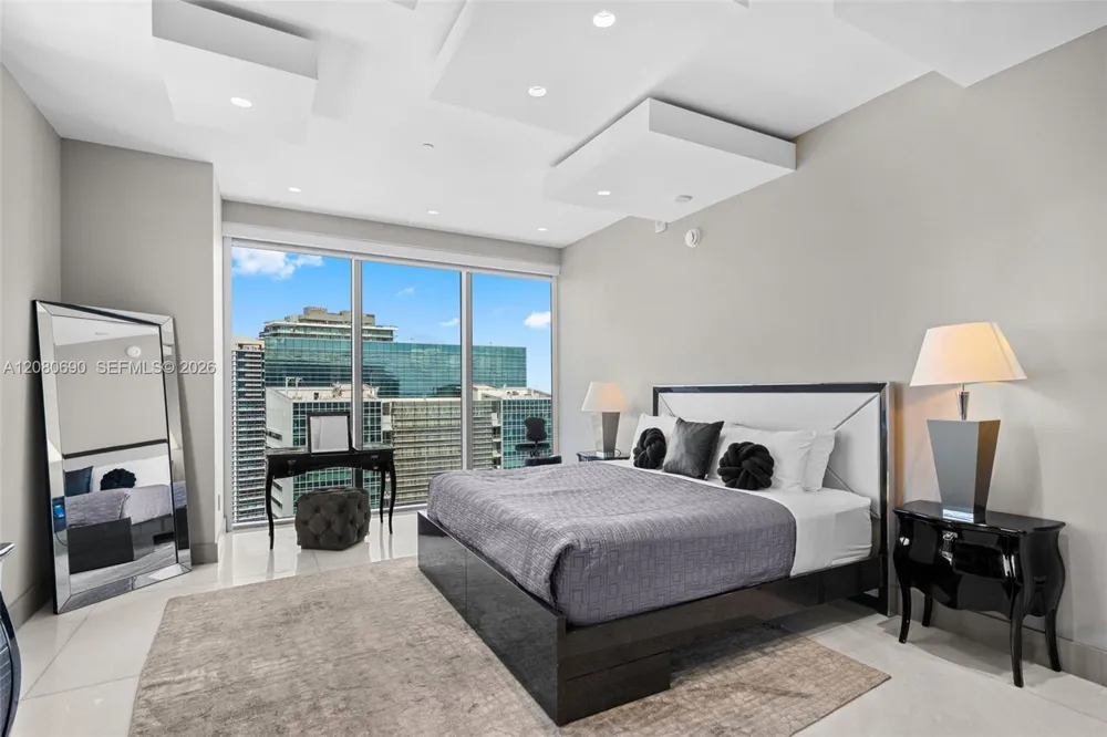 1300 Brickell Bay Dr #PH4400 Miami, FL 33131