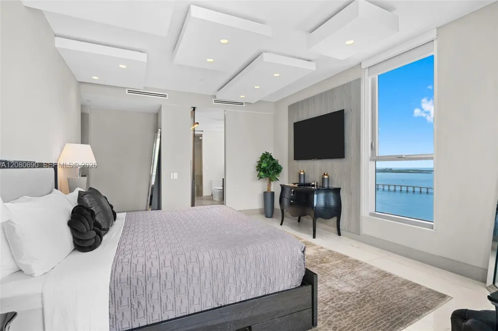 1300 Brickell Bay Dr #PH4400 Miami, FL 33131