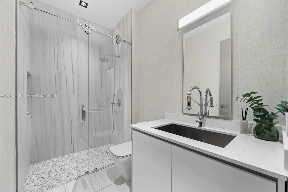 1300 Brickell Bay Dr #PH4400 Miami, FL 33131