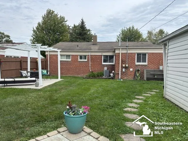 18090 Valade Street Riverview City, MI 48193