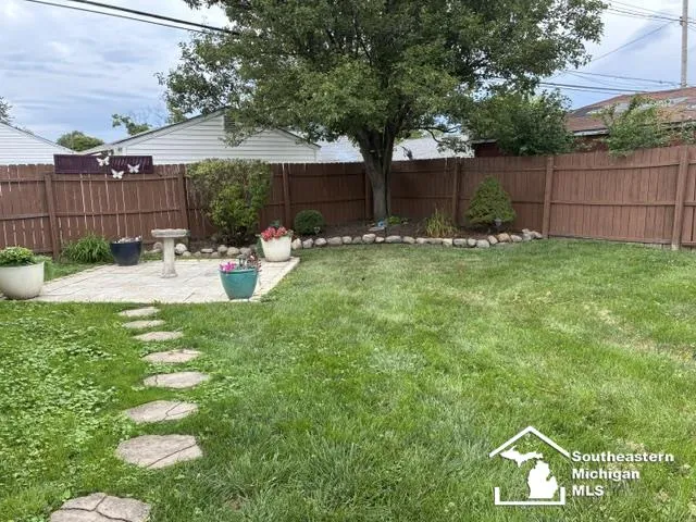 18090 Valade Street Riverview City, MI 48193