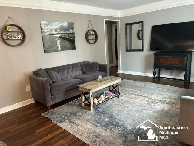 18090 Valade Street Riverview City, MI 48193