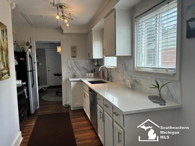 18090 Valade Street Riverview City, MI 48193