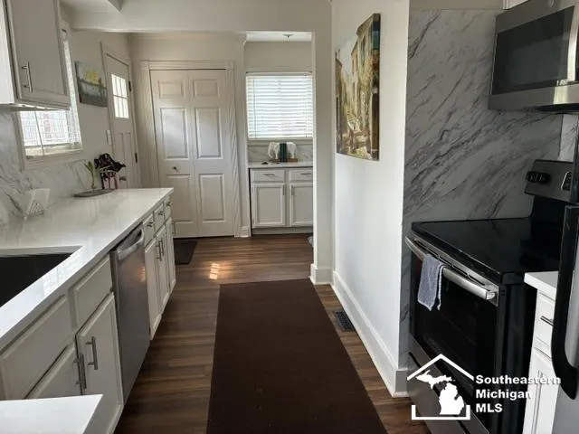 18090 Valade Street Riverview City, MI 48193