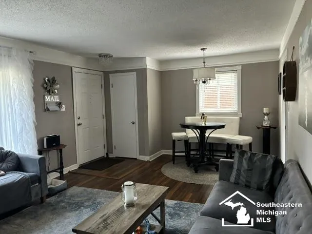 18090 Valade Street Riverview City, MI 48193