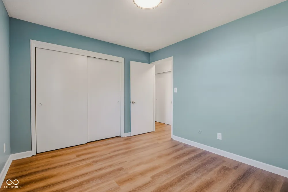 4860 Woodcrest Drive Columbus, IN 47203