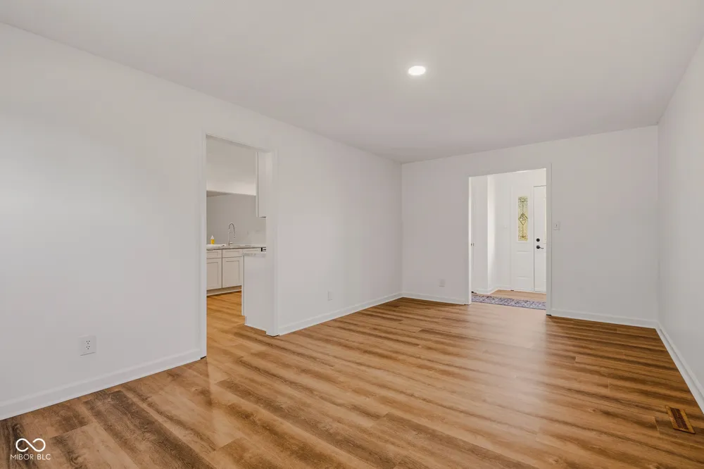 4860 Woodcrest Drive Columbus, IN 47203