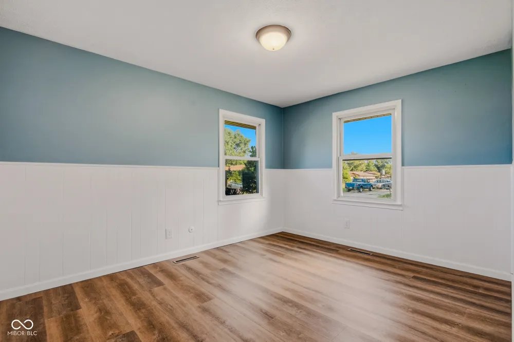 4860 Woodcrest Drive Columbus, IN 47203