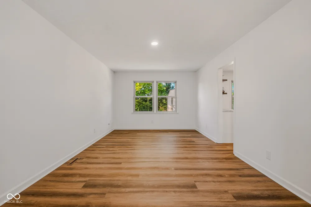 4860 Woodcrest Drive Columbus, IN 47203