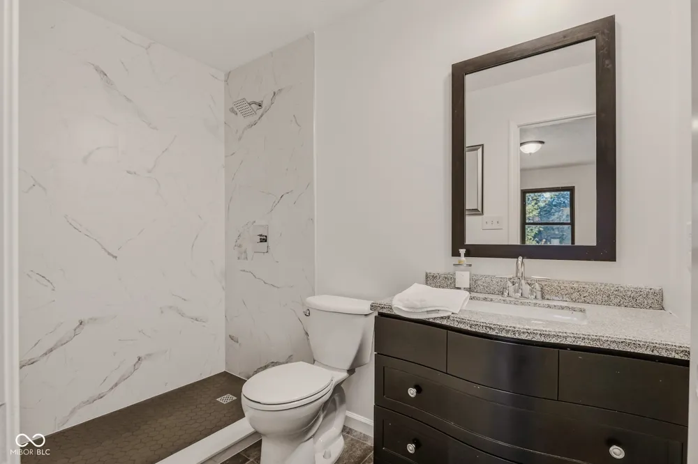 4860 Woodcrest Drive Columbus, IN 47203