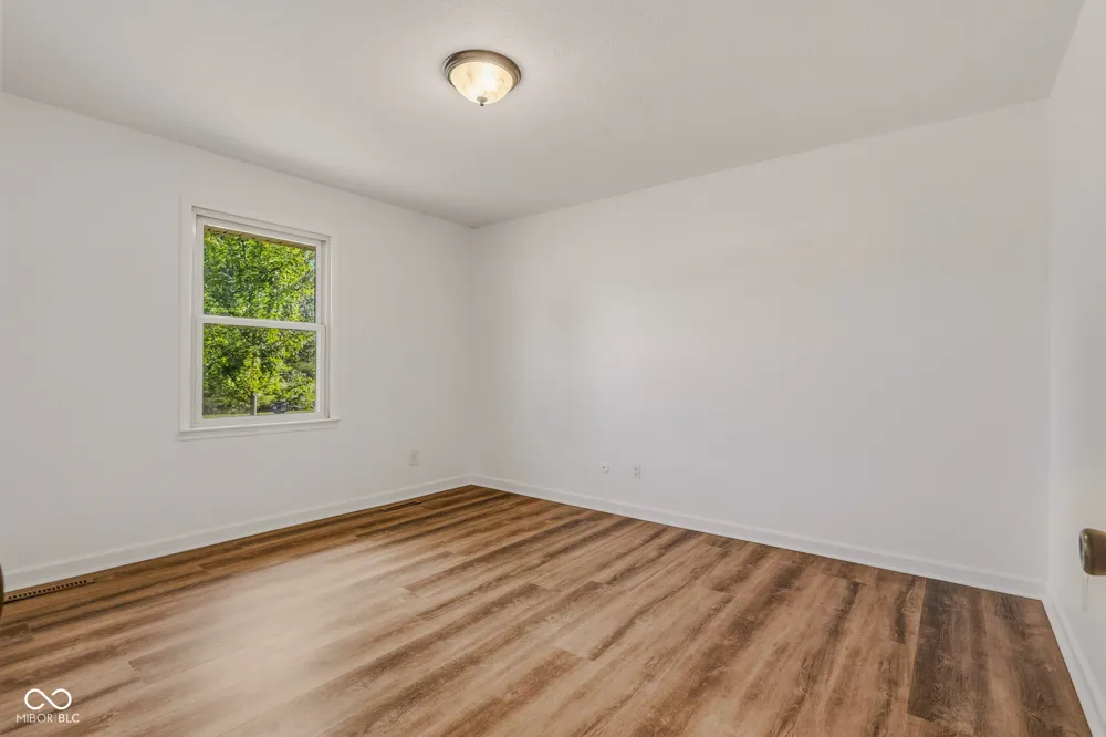 4860 Woodcrest Drive Columbus, IN 47203