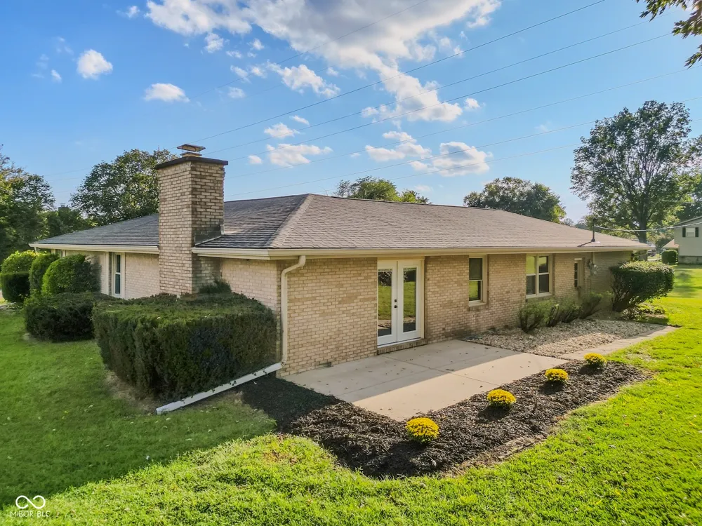 4860 Woodcrest Drive Columbus, IN 47203