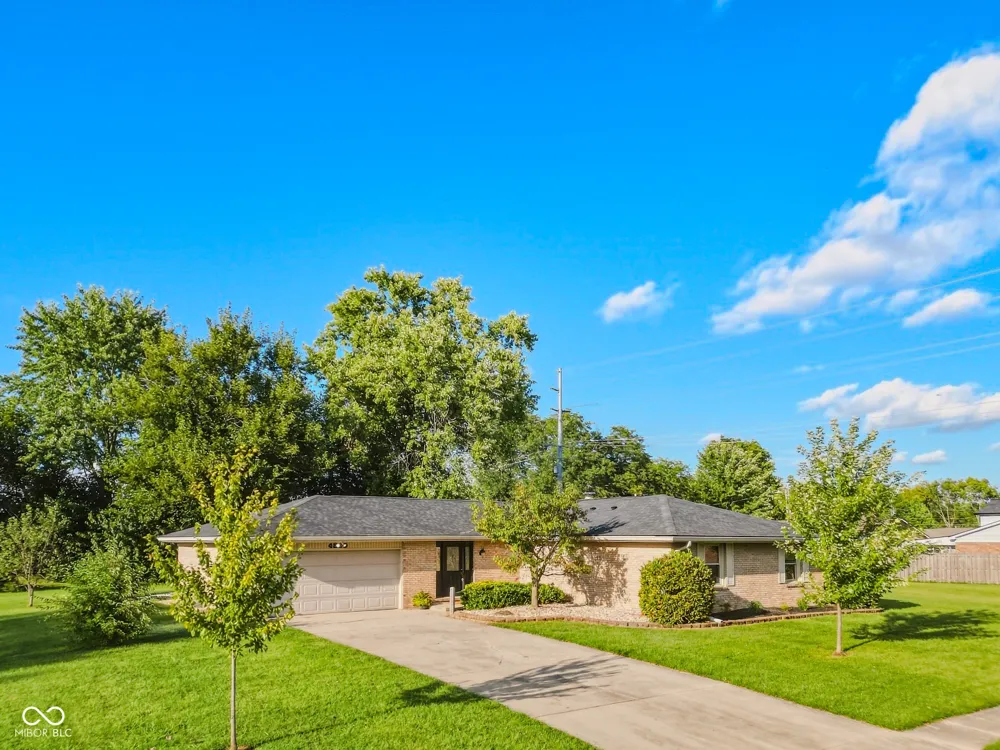 4860 Woodcrest Drive Columbus, IN 47203