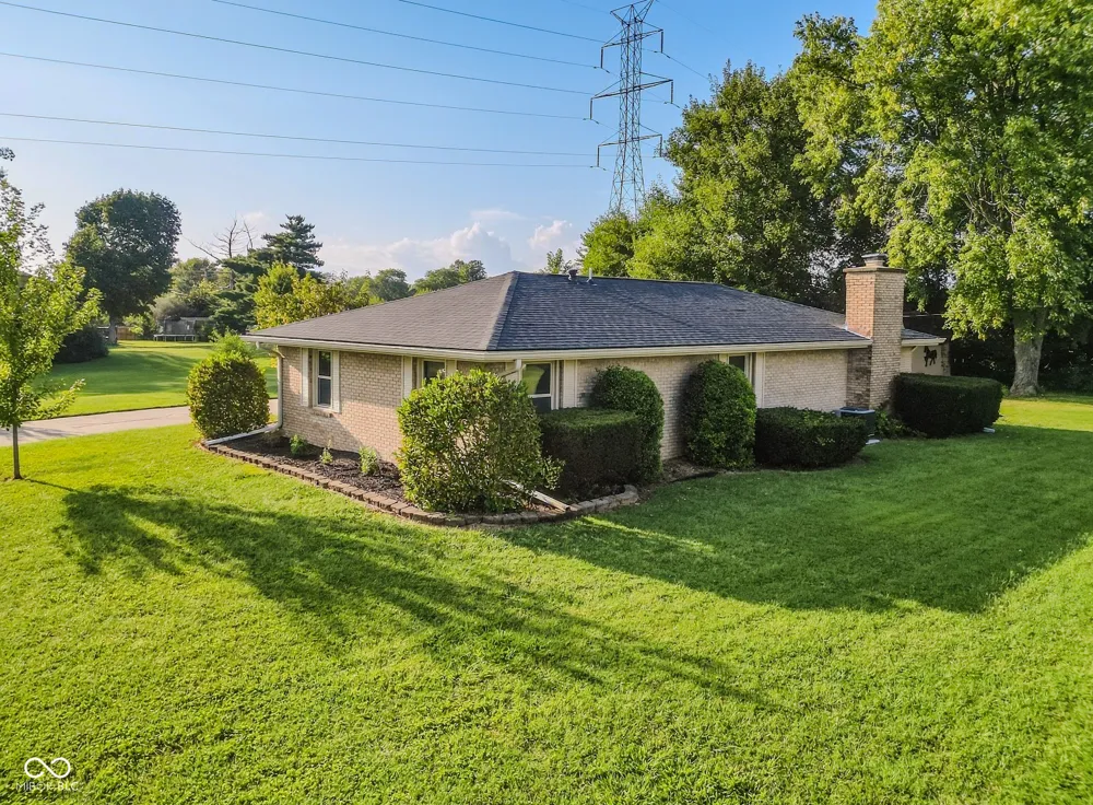 4860 Woodcrest Drive Columbus, IN 47203