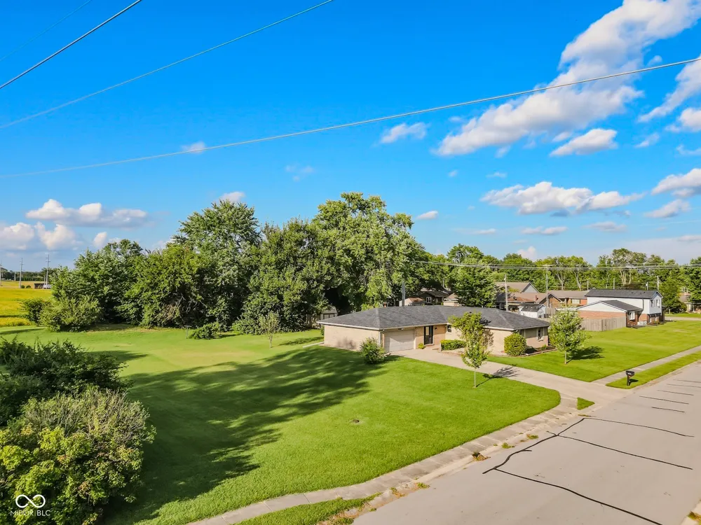 4860 Woodcrest Drive Columbus, IN 47203