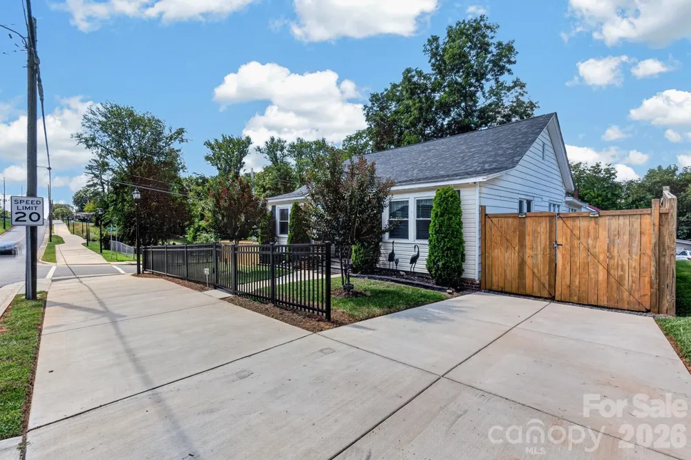 448 1st Street SW Hickory, NC 28602