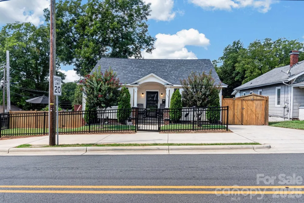 448 1st Street SW Hickory, NC 28602