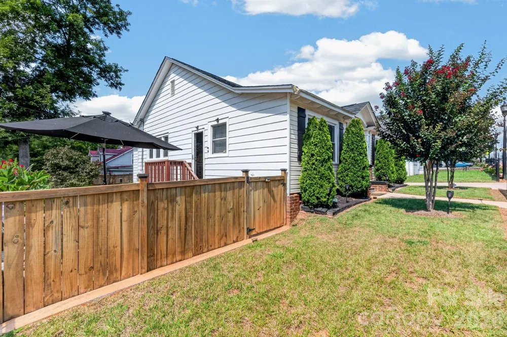 448 1st Street SW Hickory, NC 28602