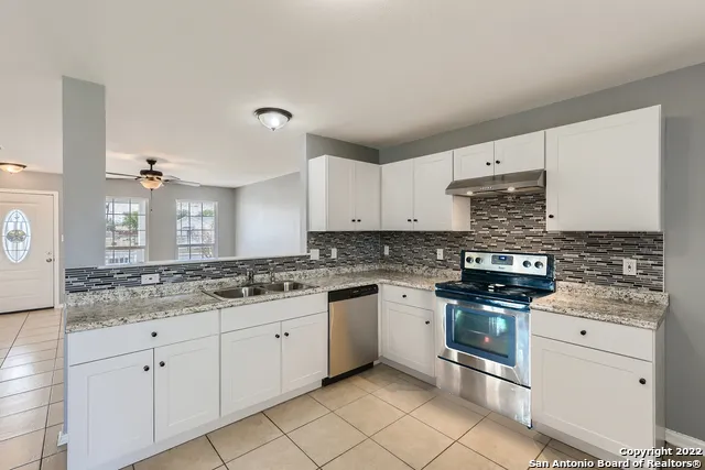 5835 MIDCROWN DR San Antonio, TX 78218
