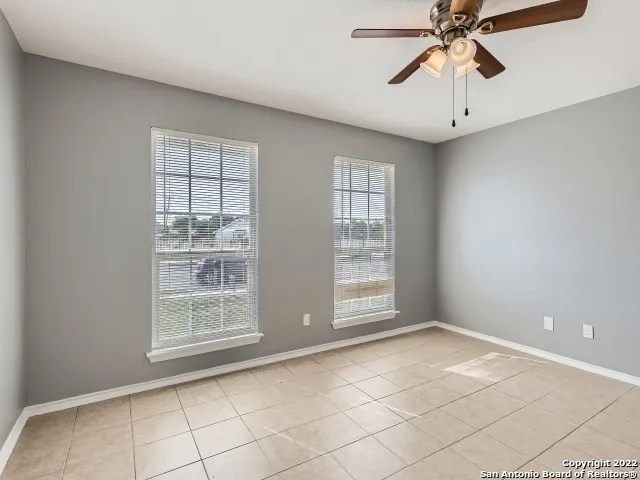 5835 MIDCROWN DR San Antonio, TX 78218