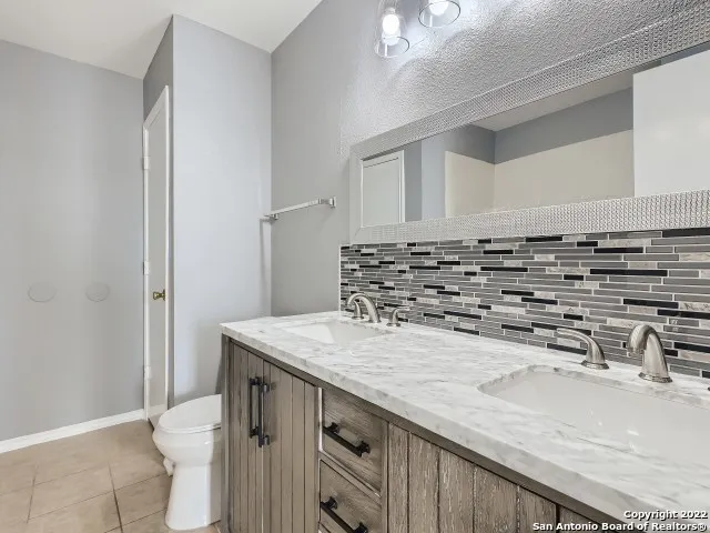 5835 MIDCROWN DR San Antonio, TX 78218