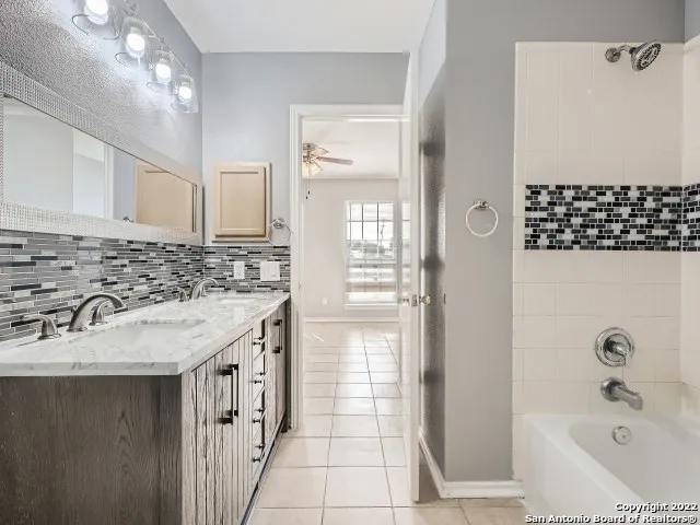 5835 MIDCROWN DR San Antonio, TX 78218