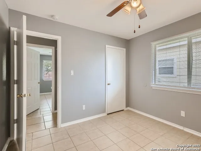 5835 MIDCROWN DR San Antonio, TX 78218
