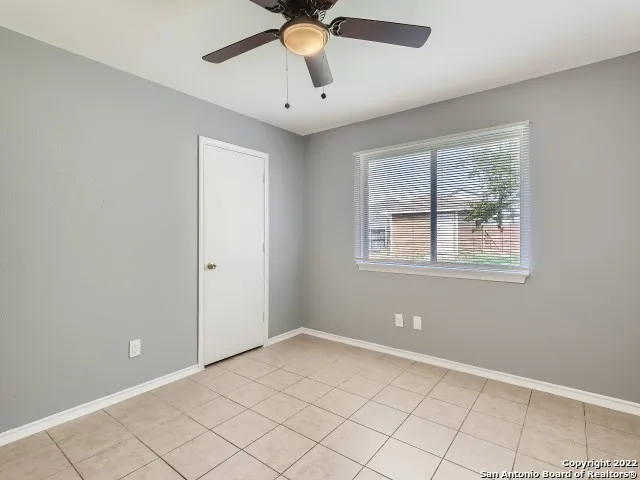 5835 MIDCROWN DR San Antonio, TX 78218