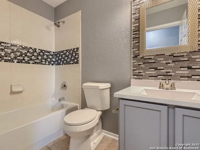 5835 MIDCROWN DR San Antonio, TX 78218