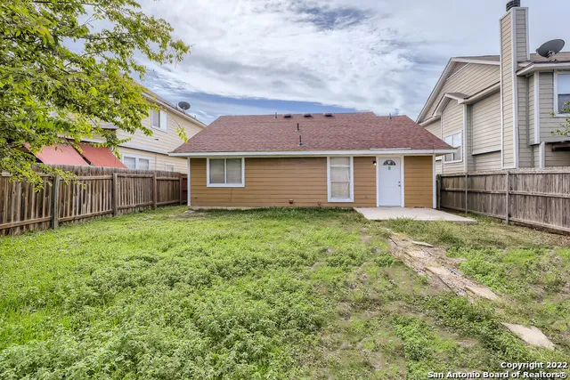 5835 MIDCROWN DR San Antonio, TX 78218