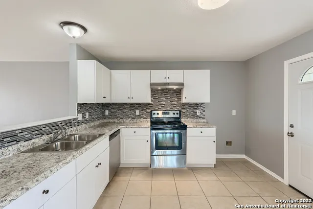5835 MIDCROWN DR San Antonio, TX 78218