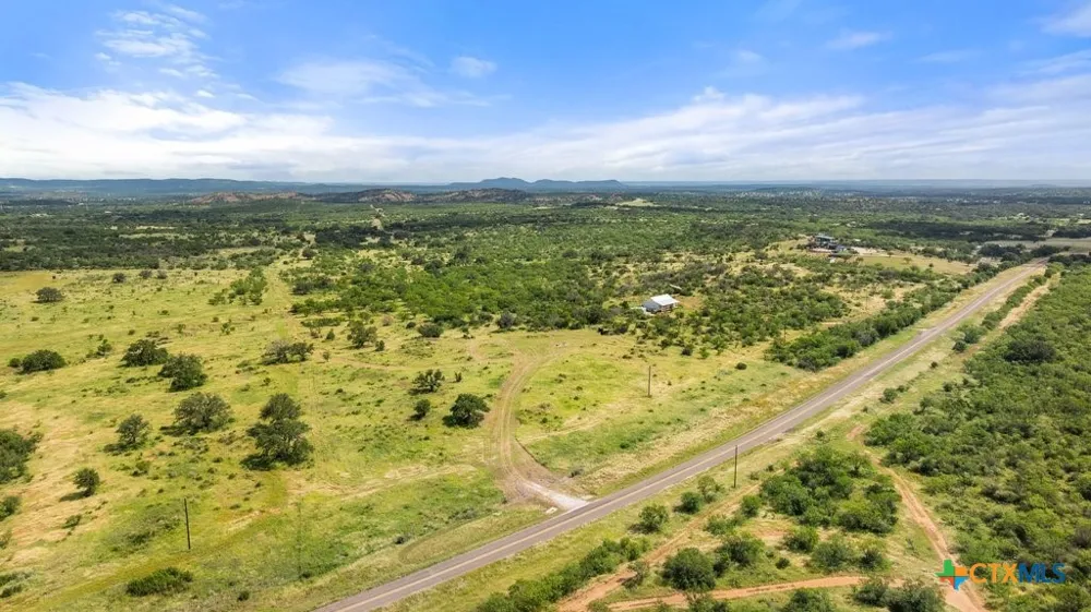 6878 Ranch Road 3347 Round Mountain, TX 78663