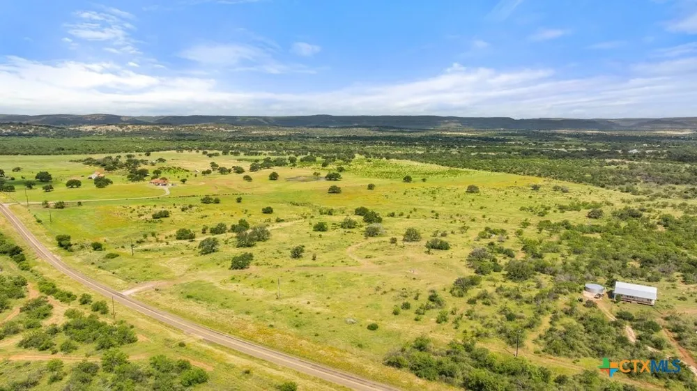 6878 Ranch Road 3347 Round Mountain, TX 78663