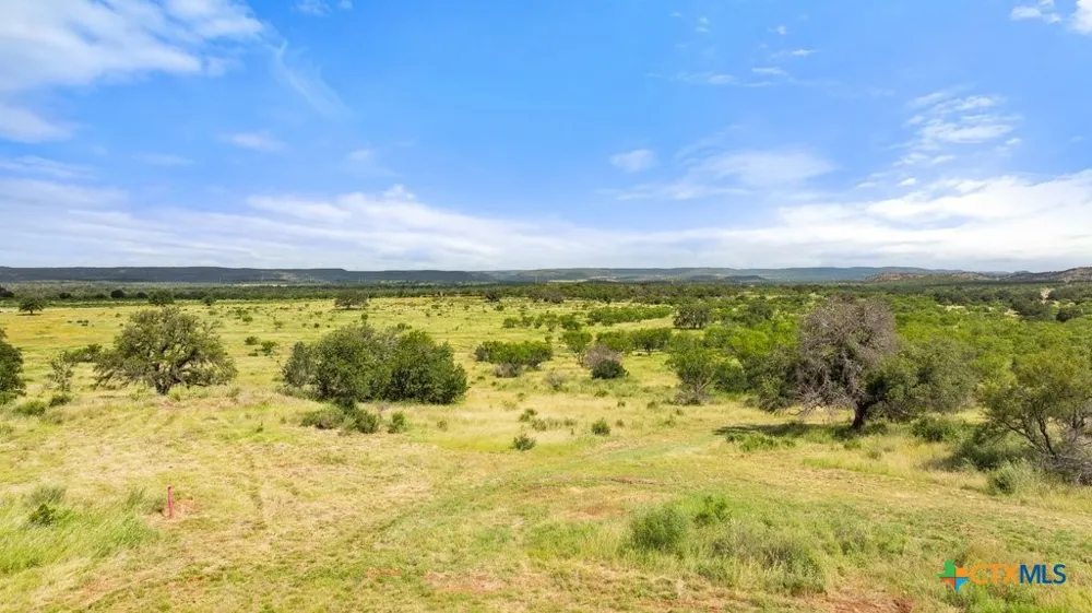 6878 Ranch Road 3347 Round Mountain, TX 78663