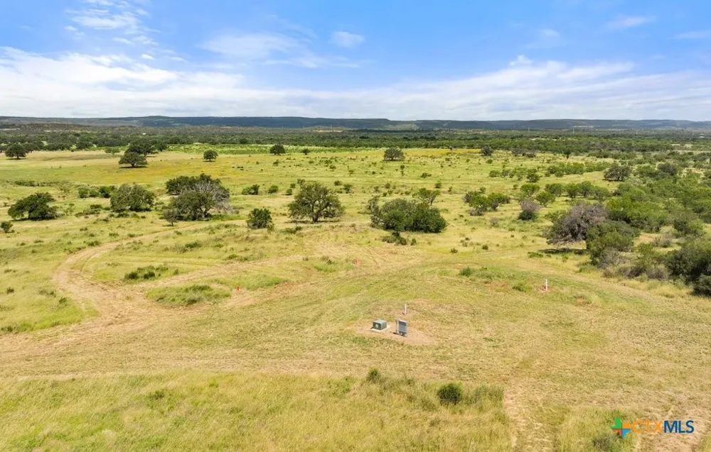 6878 Ranch Road 3347 Round Mountain, TX 78663