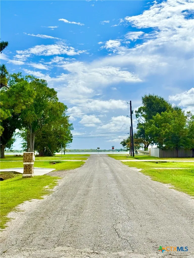 406 E Tres Palacios Avenue Palacios, TX 77465