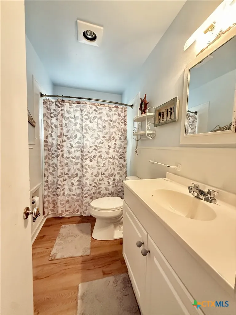 406 E Tres Palacios Avenue Palacios, TX 77465