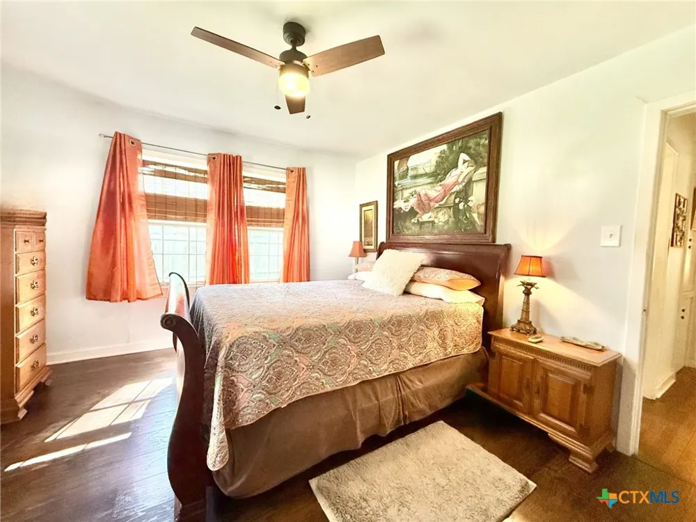 406 E Tres Palacios Avenue Palacios, TX 77465